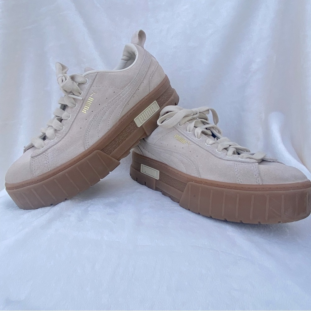 Puma Women's Sneakers in Cream and Brown